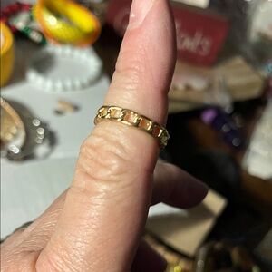 Gold Chain-Link Stackable Ring - Women Jewelry size 7. 1341